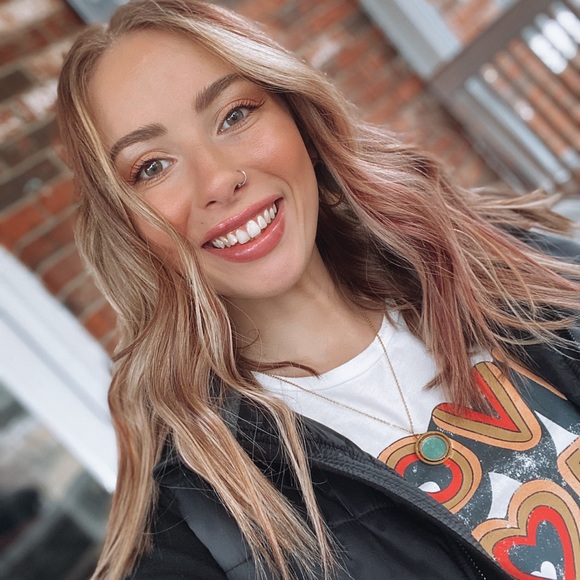 Meet your Posher, Serena - Picture 1 of 1